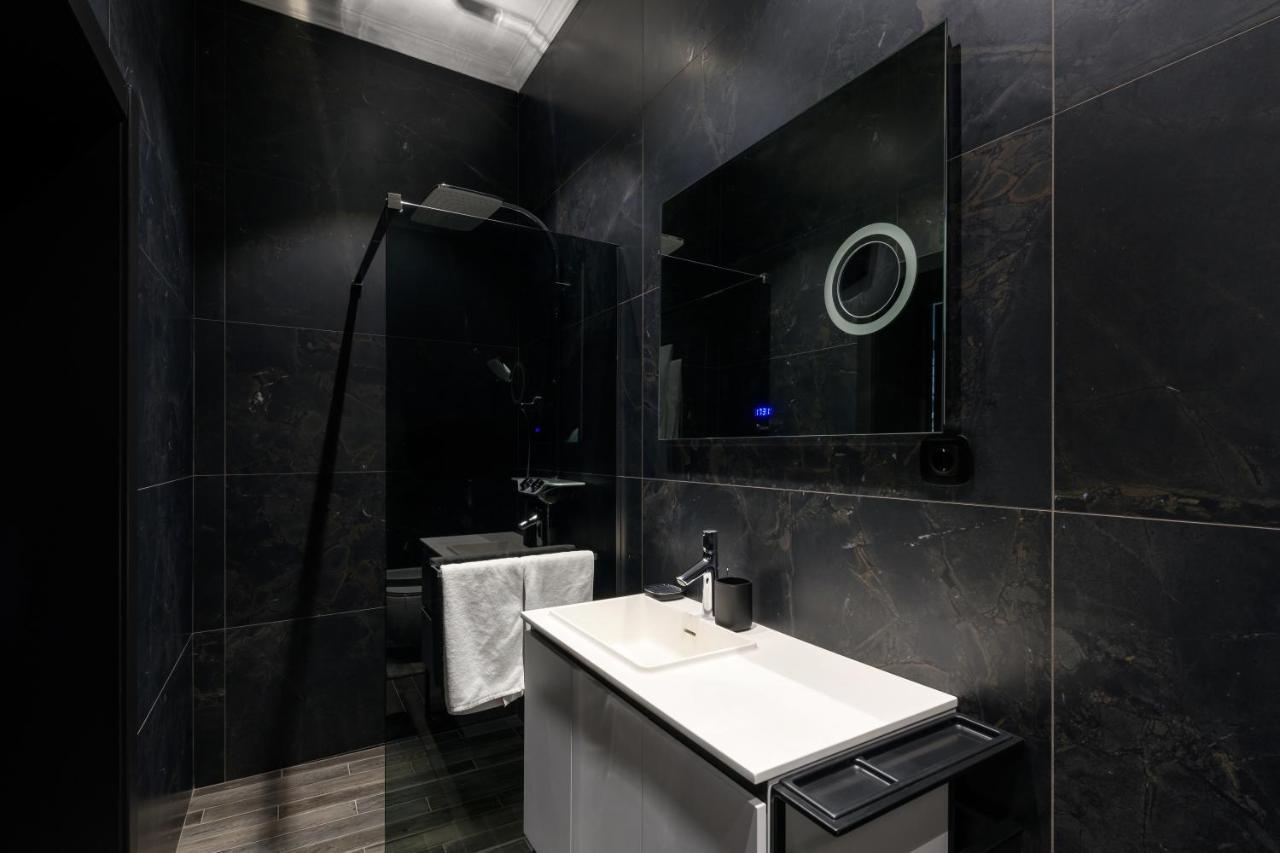 Apart Hotel Fusion Tsjernivsi Buitenkant foto