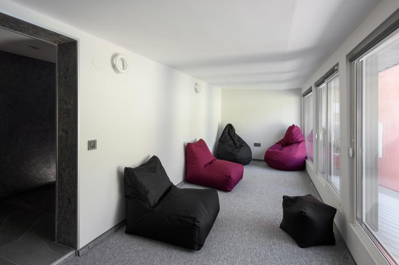 Apart Hotel Fusion Tsjernivsi Buitenkant foto