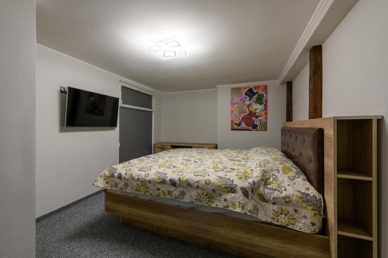 Apart Hotel Fusion Tsjernivsi Buitenkant foto