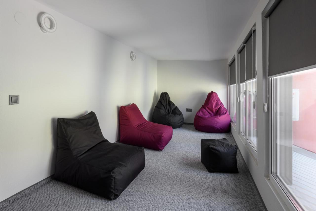 Apart Hotel Fusion Tsjernivsi Buitenkant foto