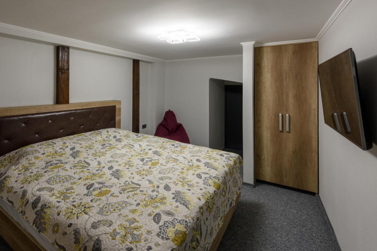 Apart Hotel Fusion Tsjernivsi Buitenkant foto