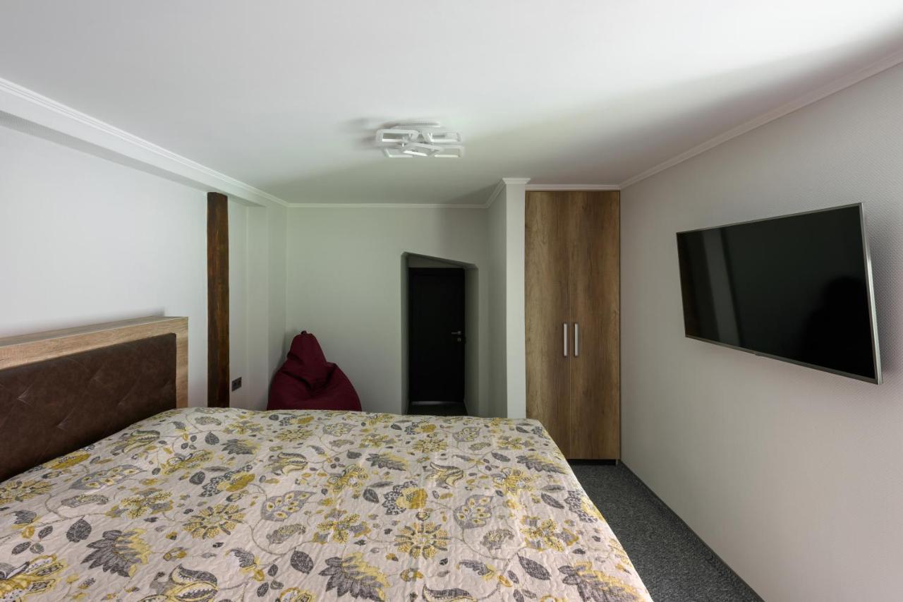 Apart Hotel Fusion Tsjernivsi Buitenkant foto